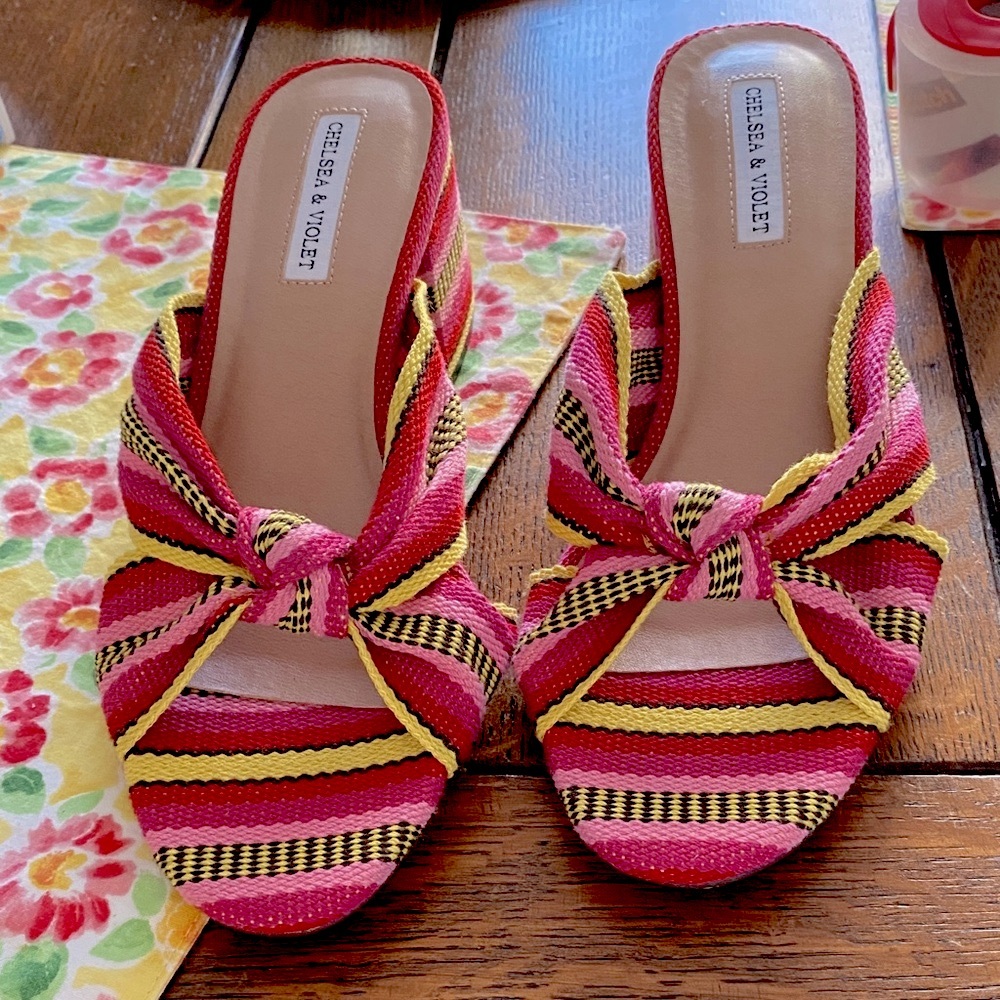 Chelsea & Violet Pink & Yellow Sandals with Decorative Bow. 2.5 in heel. Sz 8.5